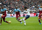 开云体育直播-英超球队签下新后卫，提升防守实力