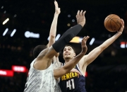 开云体育中国-包含马刺碾压掘金，张镇麟统治全场的词条