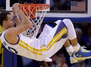 开云体育中国-赛道与绿茵的奇妙交汇，F1新赛季揭幕战之夜，奥斯梅恩成为全场焦点