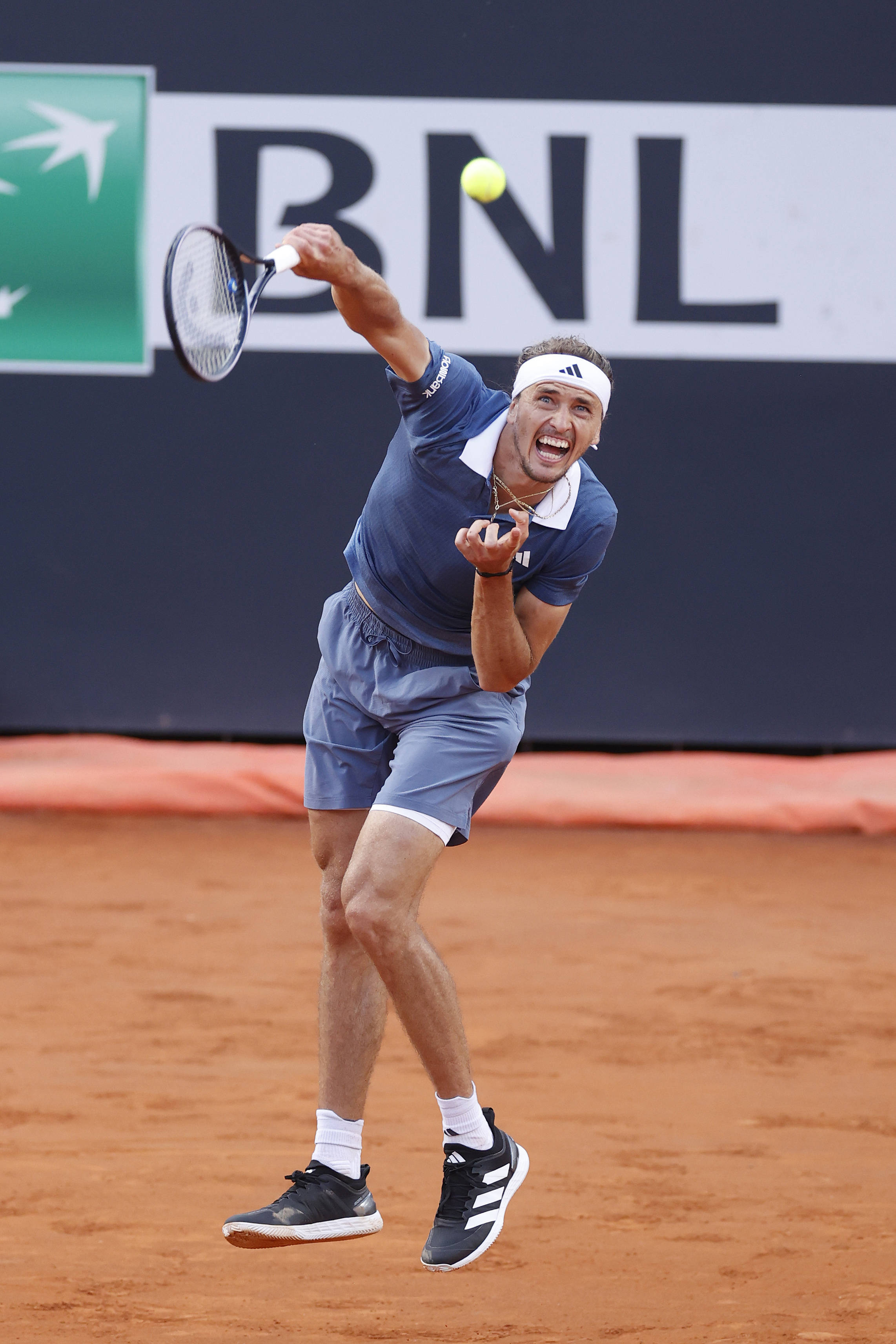 意大利网球队鏖战英国网球队,兹维列夫高光表现的简单介绍 意大利网球队鏖战英国网球队,兹维列夫高光表现的简单介绍