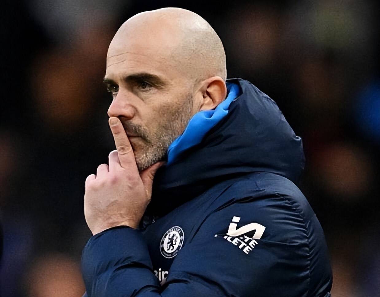 包含切尔西实力暴露不足，主帅面临舆论质疑的词条