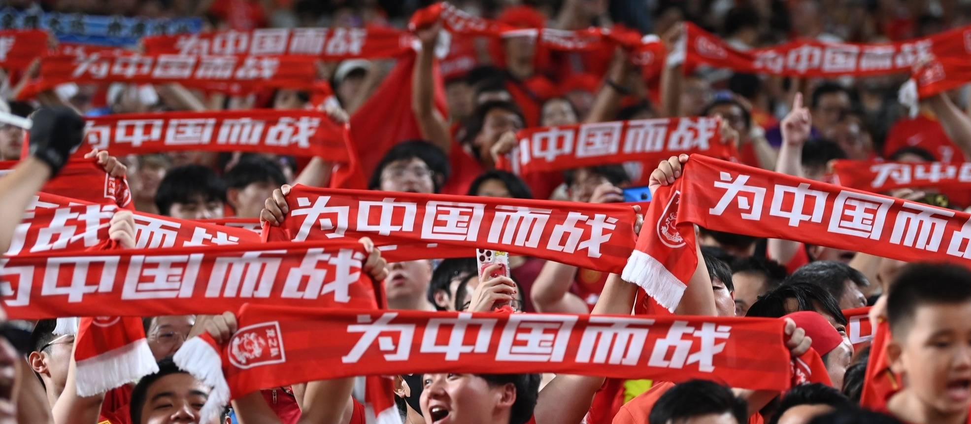 比赛中球队表现超凡，助力取得迎来胜利