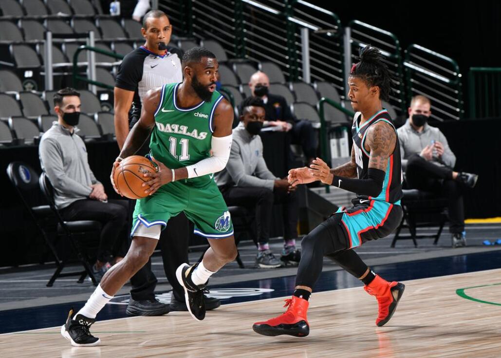 关于火箭战胜灰熊，理查德森砍下25分的信息