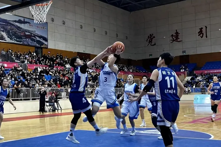 球员们在赛场上展现出色表现