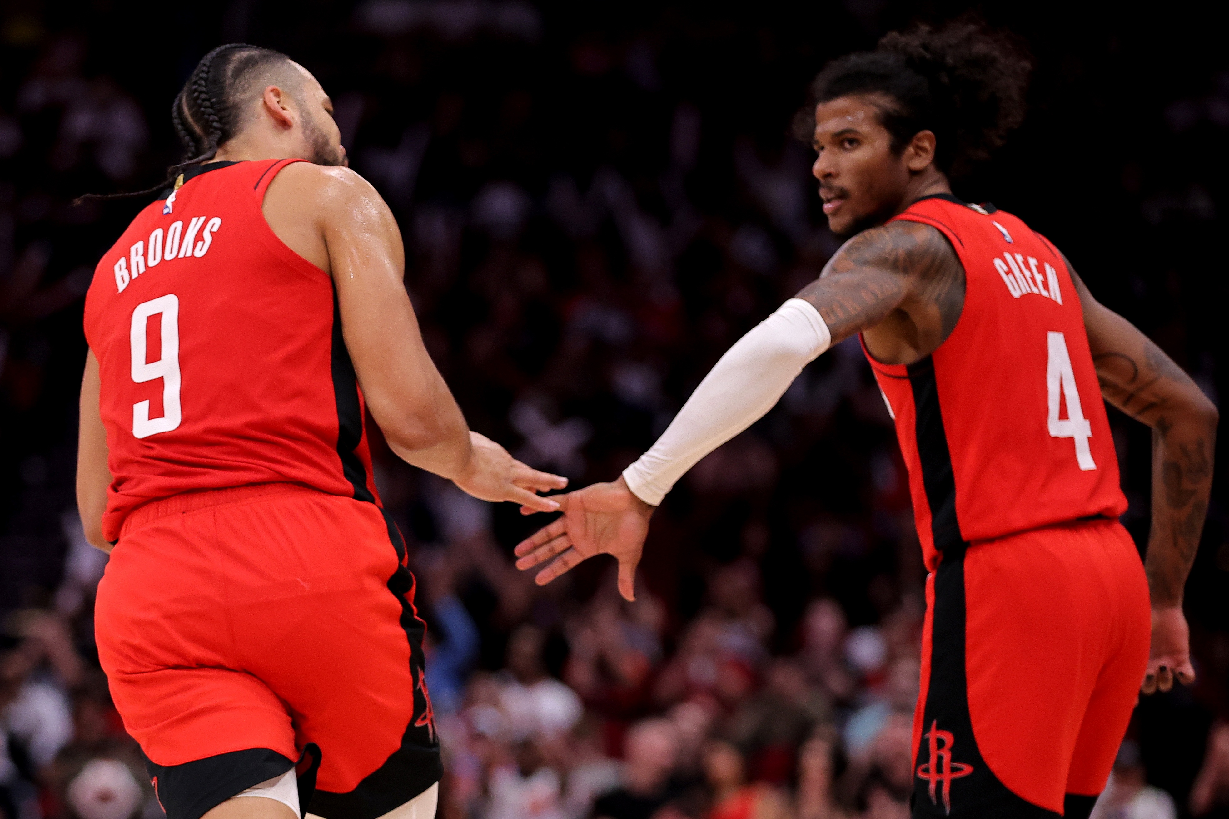 关于火箭防守稳固，战胜爵士保持领先的信息