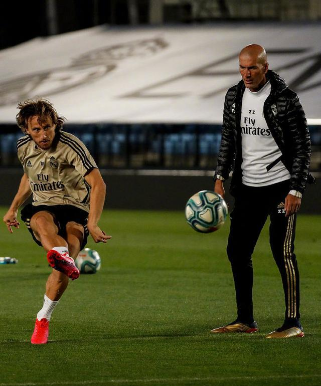 瓦伦西亚客场捕获关键三分