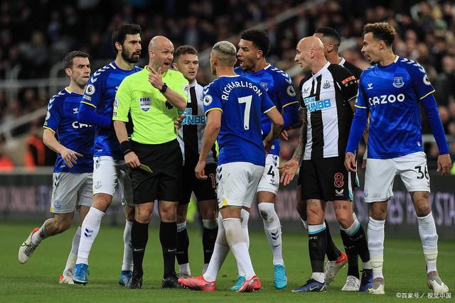 包含热刺逆转险胜富勒姆，继续领跑积分榜的词条