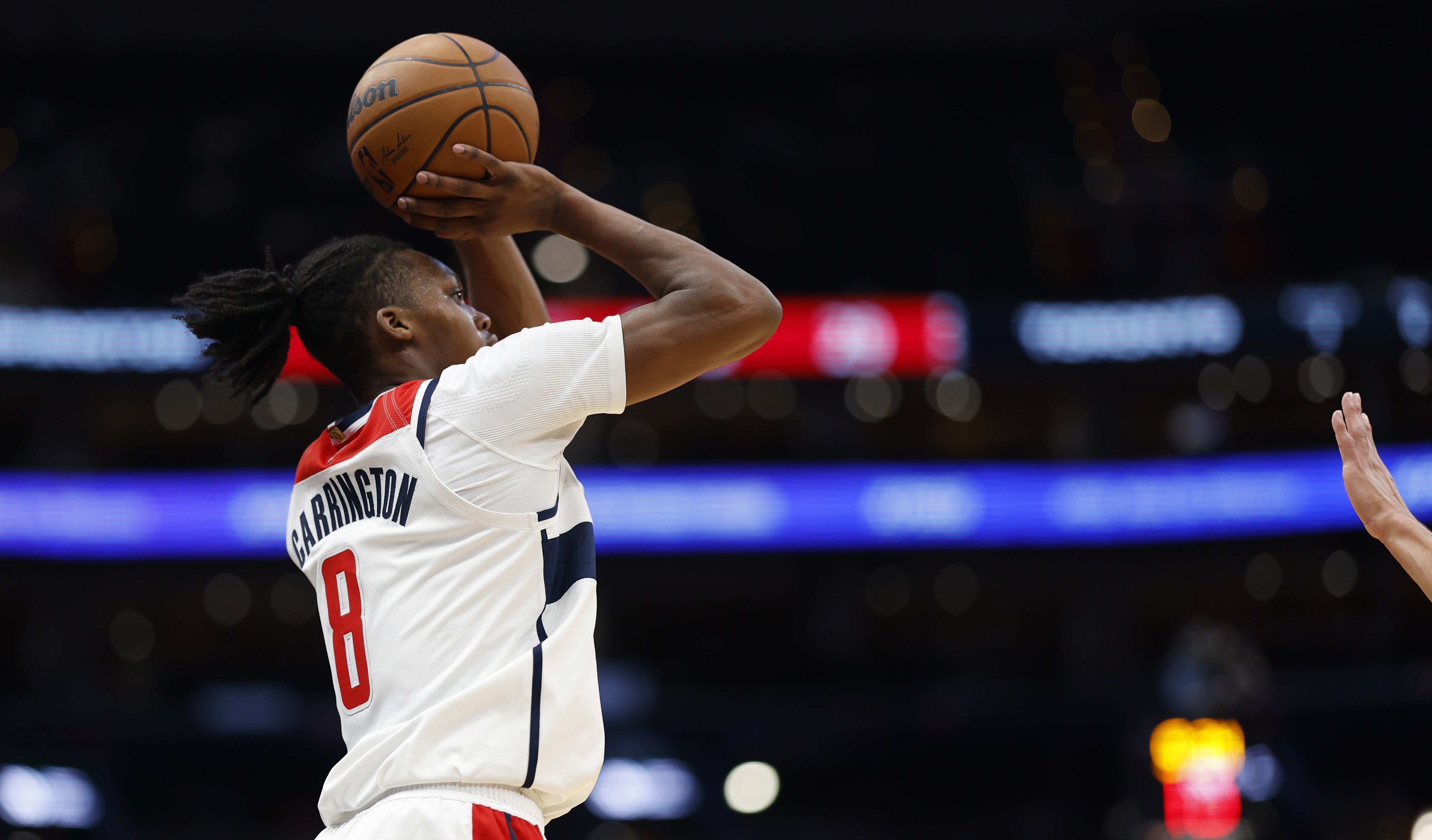 灰熊战胜雄鹿，继续保持领先优势