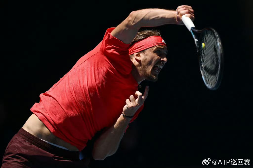关于西班牙网球队鏖战美国网球队，兹维列夫绝境逆转的信息