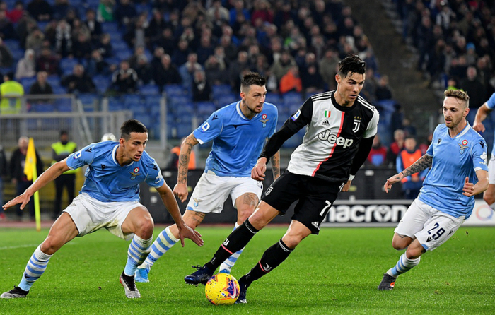 尤文完胜拜仁，范戴克惊艳四座