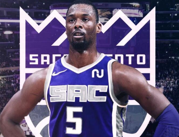 湖人轻取76人，王哲林扛起全队