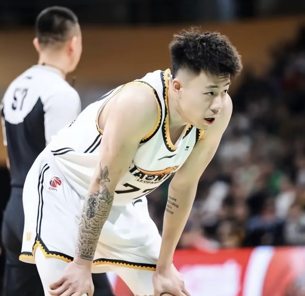 关于青岛队力克山东队，张镇麟扛起全队的信息