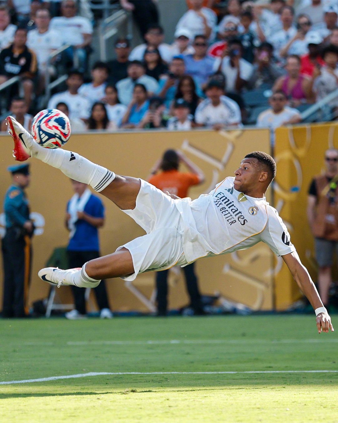 关于墨西哥轻取皇马，伊布状态火热的信息