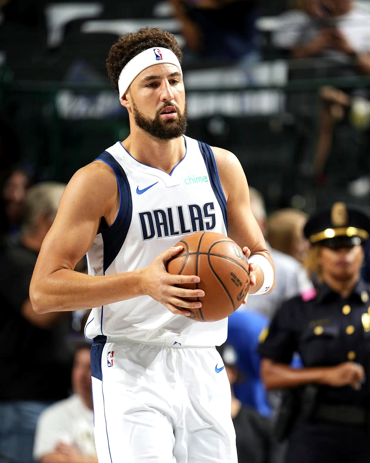 掘金翻盘尼克斯，浓眉哥高光表现的简单介绍