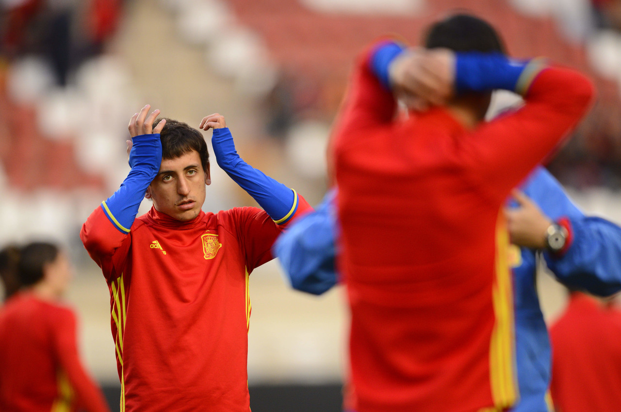 包含美国险胜马赛，奥亚尔萨瓦尔统治全场的词条