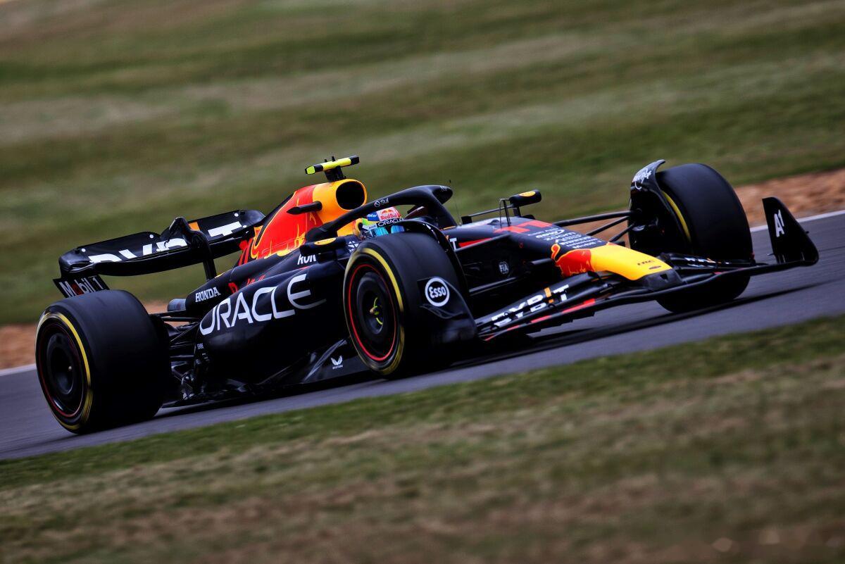 关于梅赛德斯完胜红牛车队，佩雷兹高光表现的信息