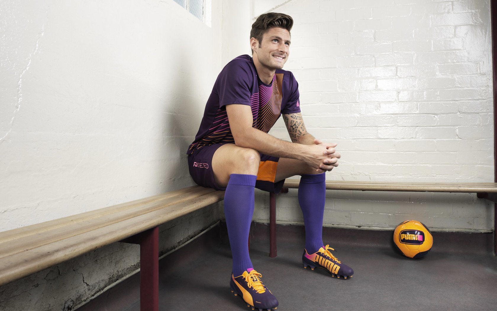 孤军突围，皮亚斯特里一肩扛起索伯，力克阿斯顿马丁的逆袭之战